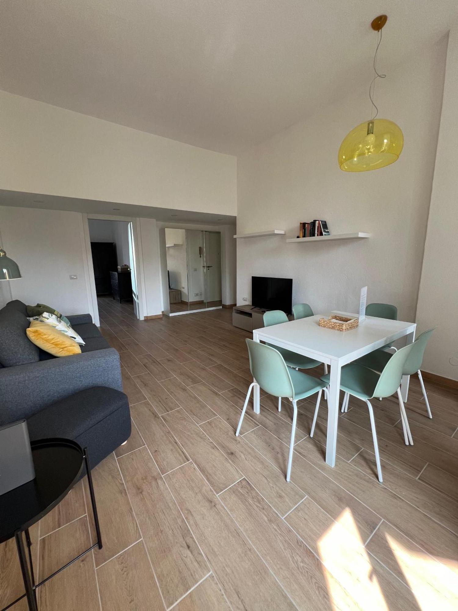 Apartment New With Balcony, Isola Bosco Verticale Milan